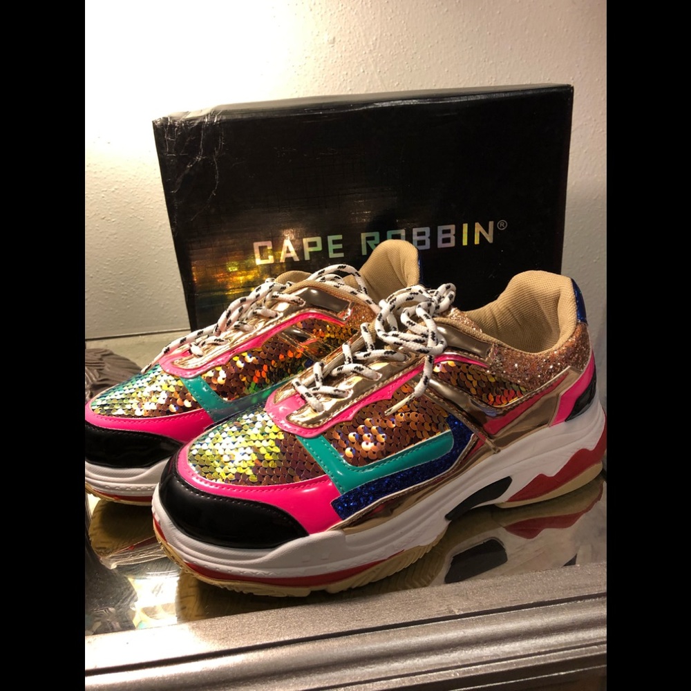❤️NEW CAPE ROBBIN SEQUIN GLITTER SNEAKERS SIZE 9❤️